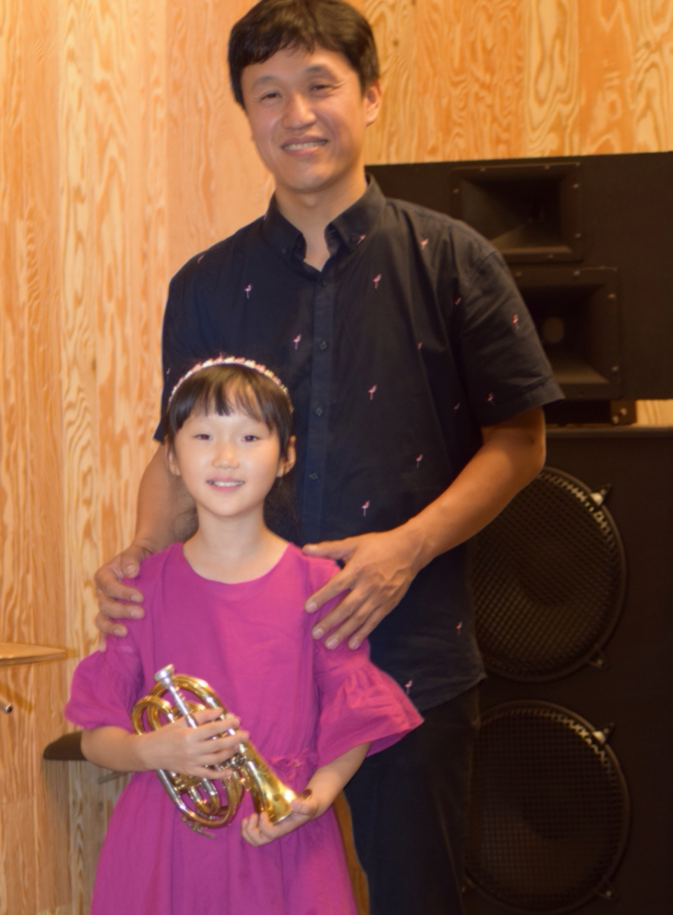 베이스 곽대경 씨(사진 우측)과 그의 딸 트럼페터 곽다경 양.