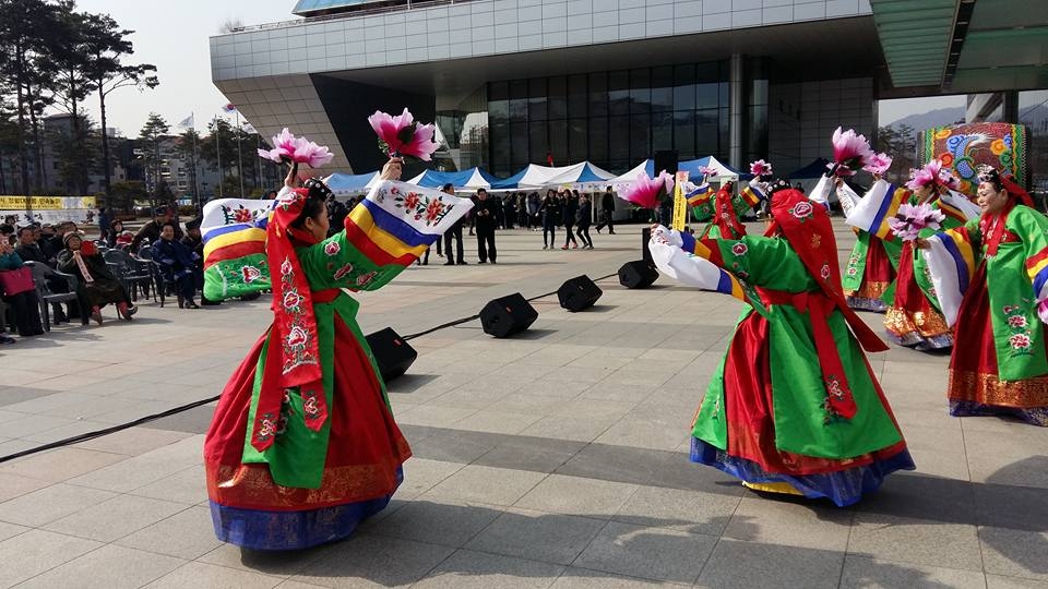 성남문화원의 전통공연 모습.
