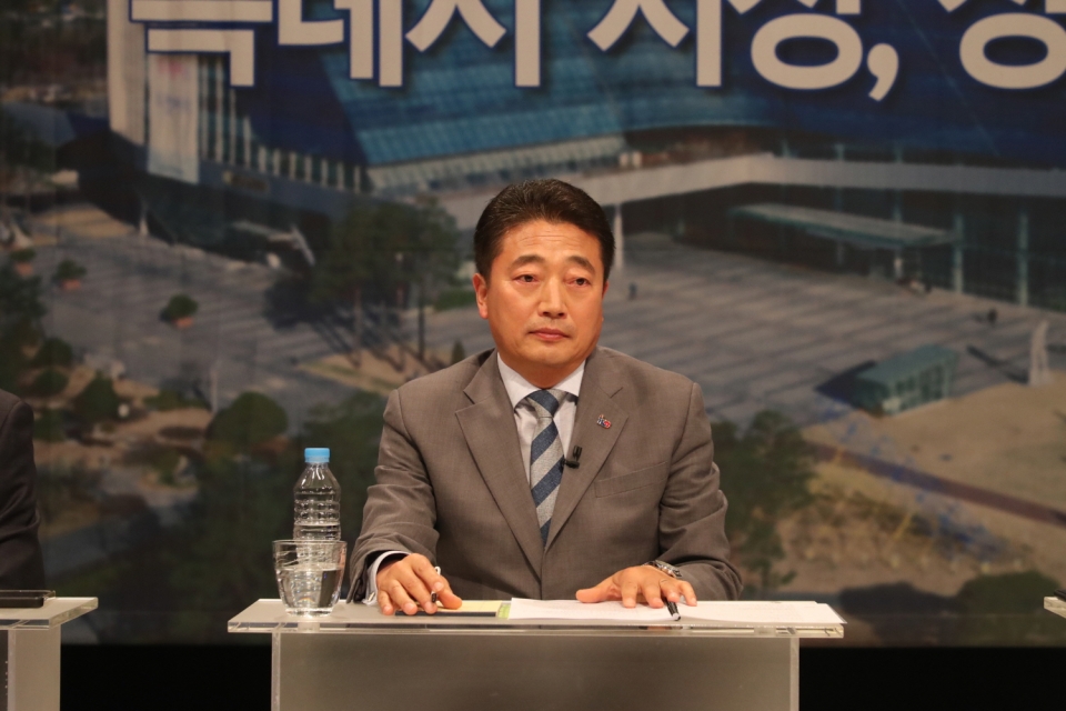 ‘특례시 지정, 성남은 지금’ 토론회의 박문석 의장 모습.