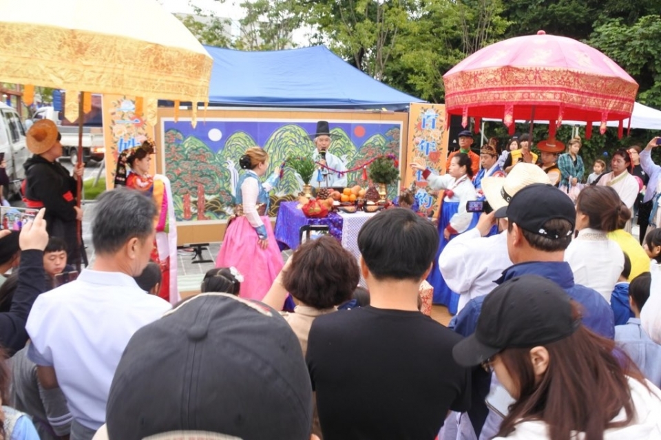 남양읍 청사초롱 축제 모습