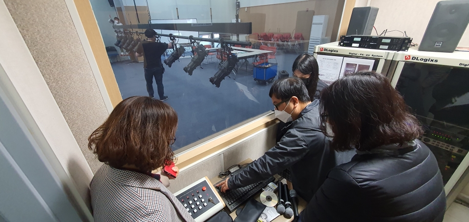 4월 21일 기흥도서관에서 진행된 ‘테크니컬러너’의 점검 및 운영 가이드 교육 현장 진행 사진