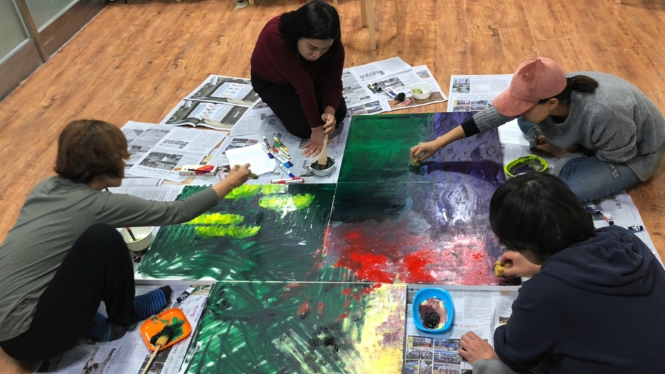 ‘2019 부천특성화 문화예술교육 지원사업’을 통해 ‘통합예술나눔터’가 ‘혼족을 위한 통합예술놀이터’ 프로그램을 선보이고 있다.