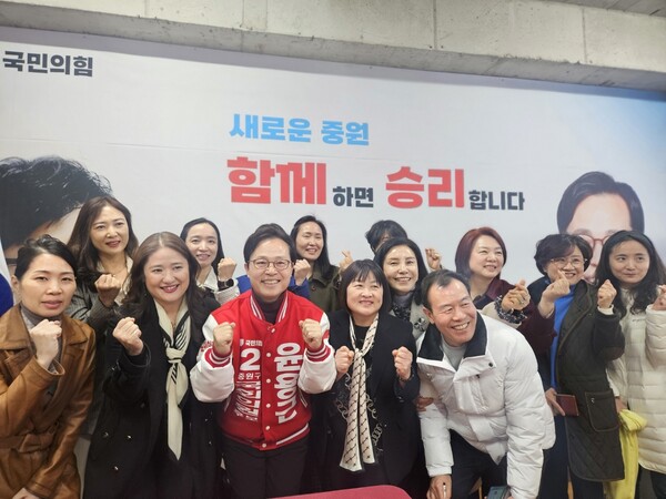 ▲ 윤용근 성남 중원 후보 민간가정어린이집 원장들과 간담회 개최